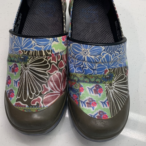 Dansko Vegan Volley Clogs - floral patchwork canvas - Picture 2 of 12